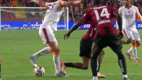gaziantep-fk-galatasaray-macini-trio-takimi-degerlendirdi-karar-gercek-net-penalti-20