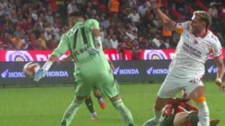 gaziantep-fk-galatasaray-macini-trio-takimi-degerlendirdi-karar-gercek-net-penalti-23