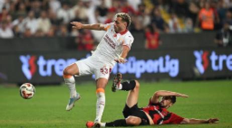 galatasaraya-dev-baris-alper-yilmaz-teklifi-maci-koparan-isim-olmustu-2