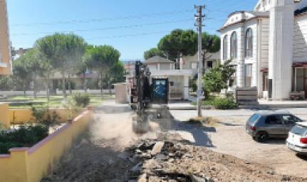 burhaniyede-kapsamli-yol-yenileme-calismalari-araliksiz-surduruluyor