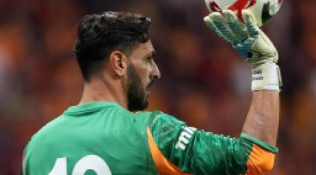 galatasarayda-ucak-yeni-transferler-icin-havalaniyor-okan-buruk-istedi-harekat-basladi-3