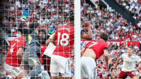 altayin-yanilgisi-degerliye-patladi-arsenal-deplasmanda-manchester-unitedi-1-0-yendi-mac-sonucu-manchester-united-arsenal-0-1-2