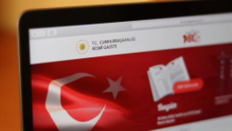 cumhurbaskanligi-karayollarinda-hiz-sinirlarinin-yeniden-belirlenmesine-yonelik-genelge-yayimladi