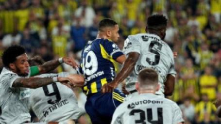 fenerbahce-kocaelispor-macinin-tartismali-pozisyonu-trio-yorumladi-net-penalti-2