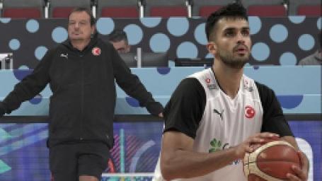 a-ulusal-erkek-basketbol-kadrosu-eurobasket-2025-icin-letonyada-birinci-idmanini-gerceklestirdi
