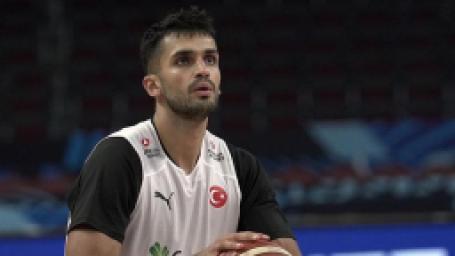 a-ulusal-erkek-basketbol-kadrosu-eurobasket-2025-icin-letonyada-birinci-idmanini-gerceklestirdi-1