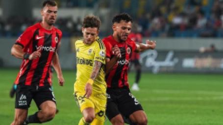 genclerbirligi-fenerbahce-macinin-akabinde-usta-isimden-sert-ihtar-kimseyi-yaniltmasin-hali-saha-maci-4