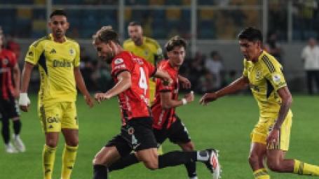 genclerbirligi-fenerbahce-macinin-akabinde-usta-isimden-sert-ihtar-kimseyi-yaniltmasin-hali-saha-maci-5