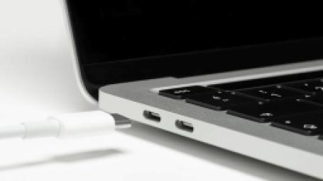 microsoft-pclerdeki-usb-c-karisikligina-el-atiyor