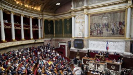 fransada-macronun-azline-iliskin-onerge-parlamentoya-sunuldu