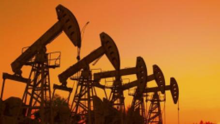arz-fazlasi-beklentileri-petrol-fiyatlarini-asagi-cekti