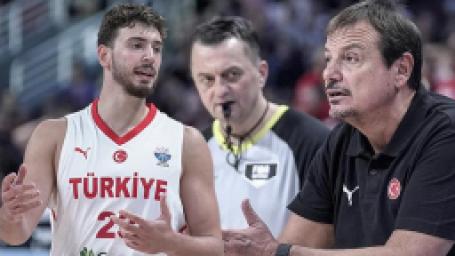 canli-yunanistan-turkiye-eurobasket-yari-final-maci-canli-anlatim-12-dev-adam-eurobaskette-final-icin-parkede