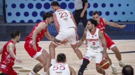 canli-yunanistan-turkiye-eurobasket-yari-final-maci-canli-anlatim-12-dev-adam-eurobaskette-final-icin-parkede-1