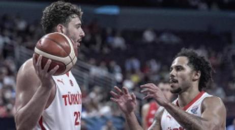 canli-yunanistan-turkiye-eurobasket-yari-final-maci-canli-anlatim-12-dev-adam-eurobaskette-final-icin-parkede-3
