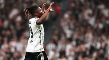 besiktas-yeni-yildizlariyla-uctu-1