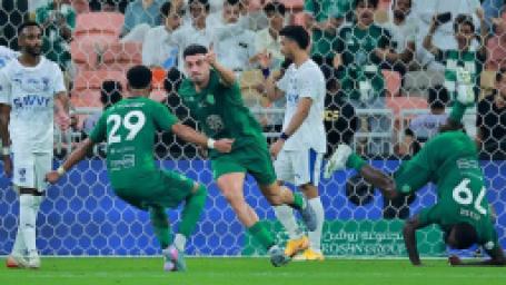 merih-demiral-son-dakikada-atti-dayanilmaz-geri-donus-tamamlandi-al-ahli-al-hilal-mac-sonucu-3-3