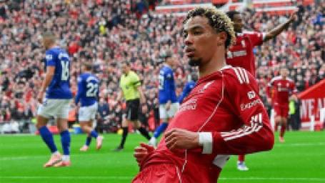 merseyside-derbisinde-kazanan-liverpool-gravenberch-tarihe-gecti-1
