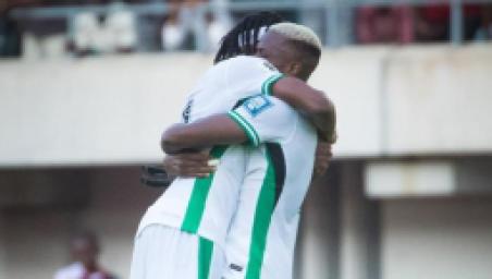 savas-lordu-osimhen-nijerya-benini-surklase-etti-play-off-biletini-aldi-dunyanin-en-duzgun-forveti-1