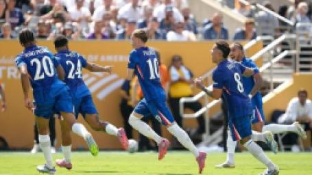 chelsea-psg-macinin-sonunda-ortalik-uzucu-formda-karisti-luis-enrique-alana-girdi-oyuncuya-vurdu-1