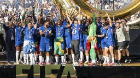 chelsea-psg-macinin-sonunda-ortalik-uzucu-formda-karisti-luis-enrique-alana-girdi-oyuncuya-vurdu-3