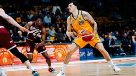 gaziantep-basketbol-nemanja-nenadici-renklerine-bagladi